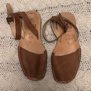 Pons Avaras classic style with strap